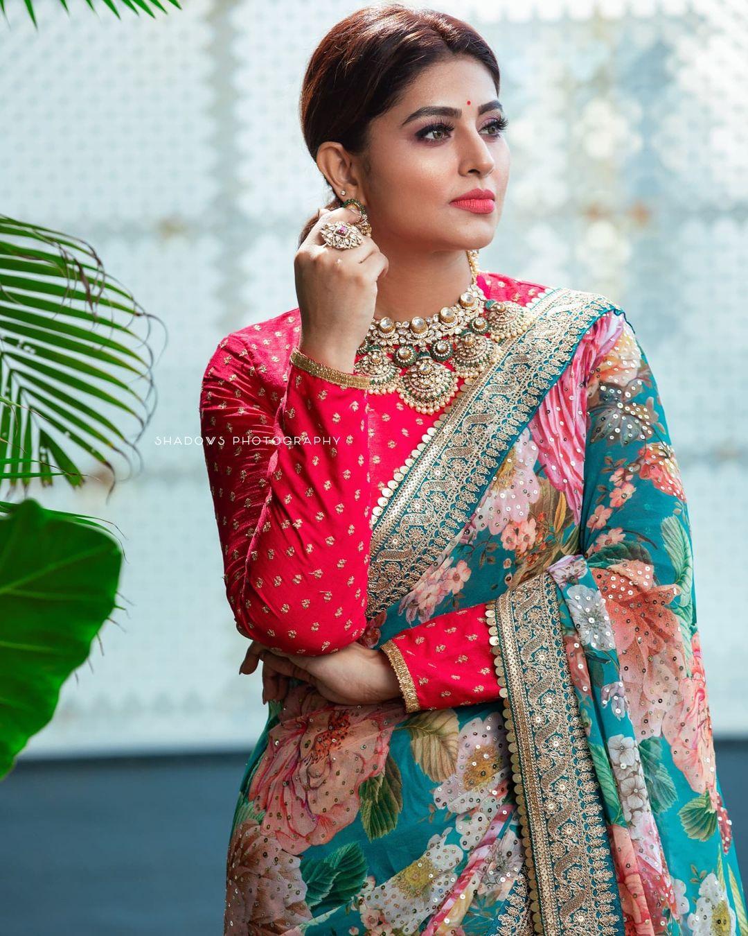 Sneha in Saree latest fashion and trends | Sneha latest hot and spicy photos