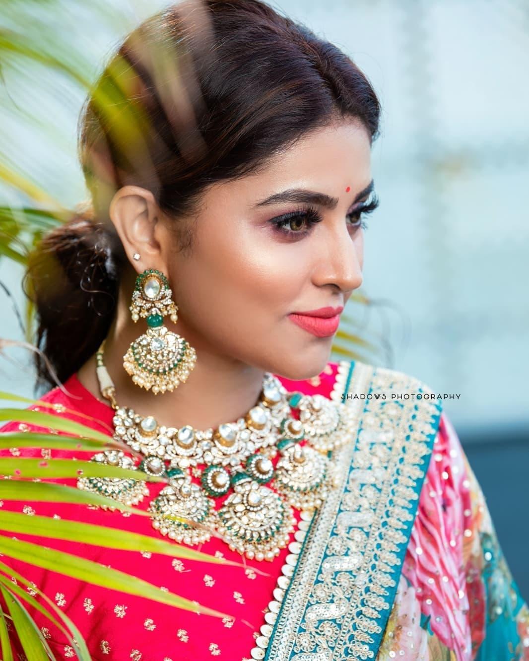 Sneha in Saree latest fashion and trends | Sneha very beautiful and cute stills