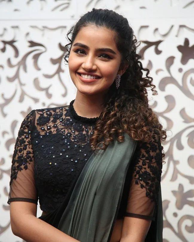 Telugu actress Anupama Parameswaran black saree hot photos | Anupama Parameswaran beautiful and cute photos gallery