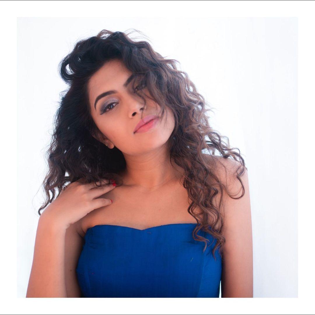 Kannada actress Sonu Gowda exposing hot photos |Sonu Gowda beautiful and glamorous pictures