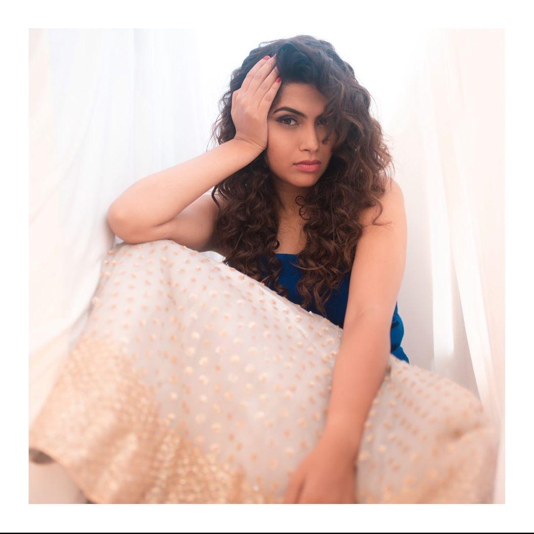 Kannada actress Sonu Gowda exposing hot photos |Sonu Gowda looking very attractive and hot photos