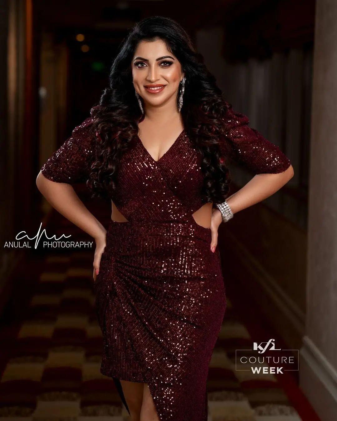 Malayalam serial actress Vaiga beautiful photo gallery | Vaiga glamorous and beautiful pictures