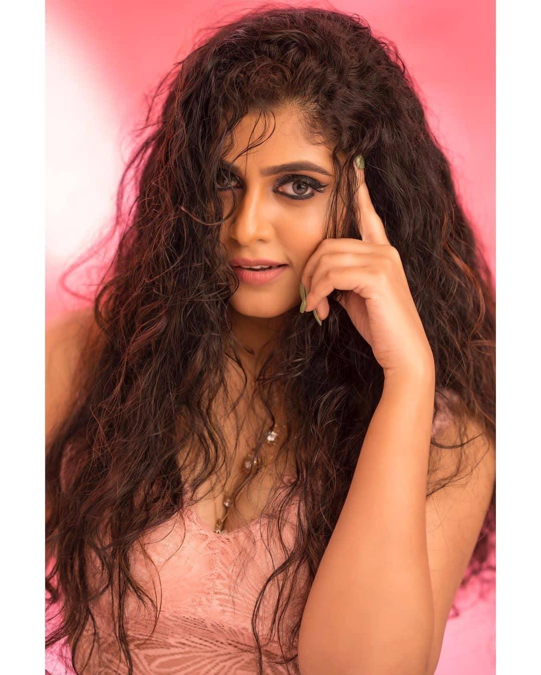 Malayalam young Glamorous actress Rasna pavithran exposing photos | Rasna pavithran latest hot and spicy photos