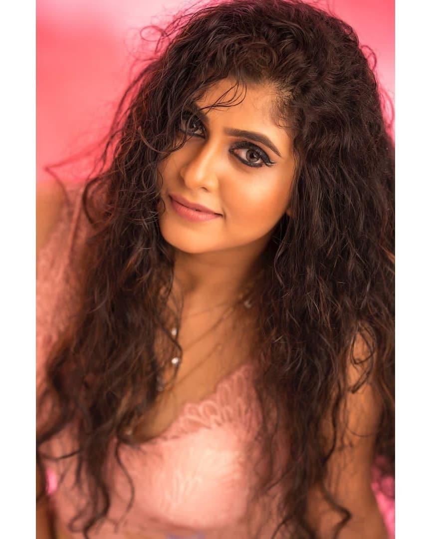 Malayalam young Glamorous actress Rasna pavithran exposing photos | Rasna pavithran looking very glamorous photos
