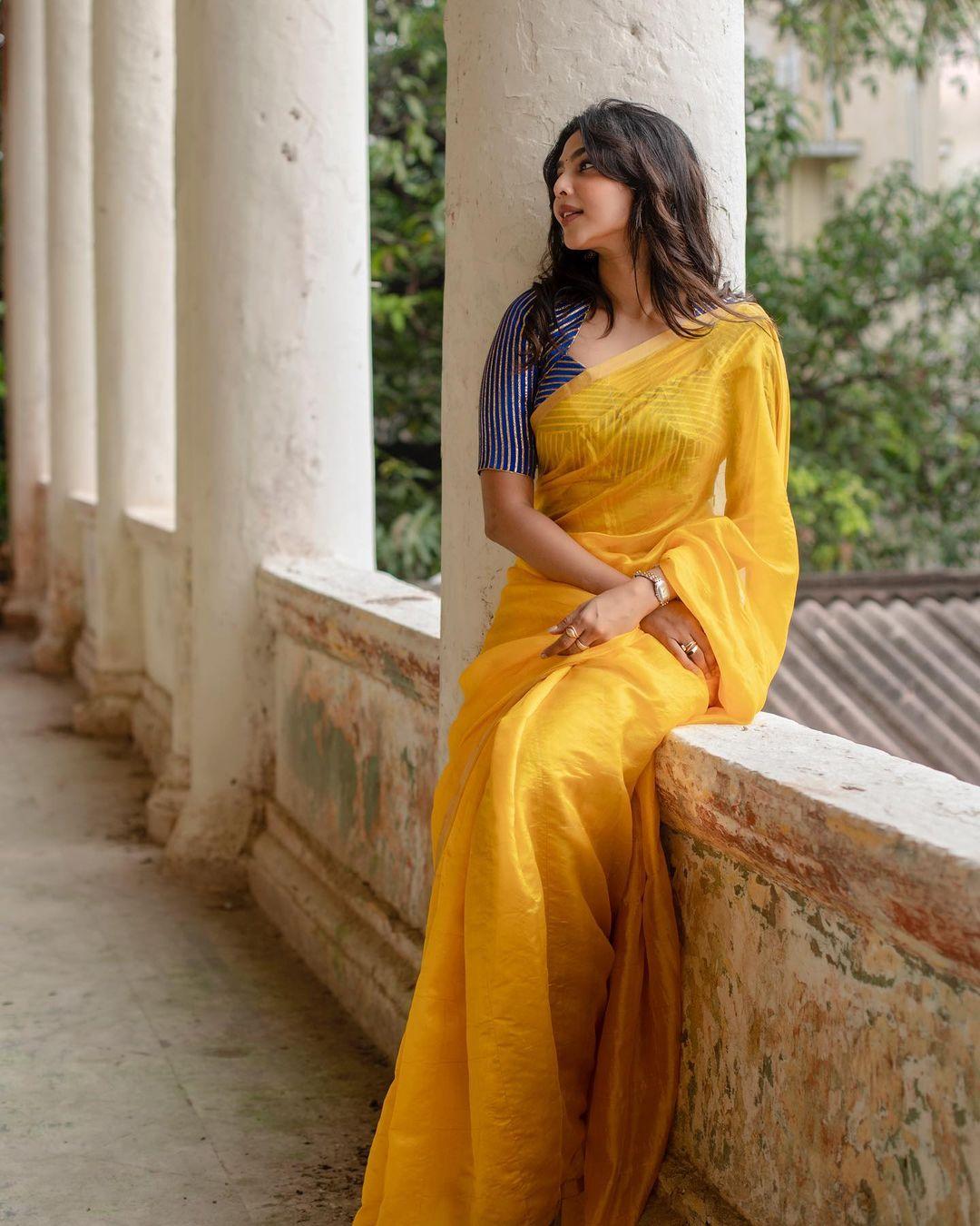 Aishwarya Lekshmi in yellow saree hot photos | Aishwarya Lekshmi exposing hot photos gallery