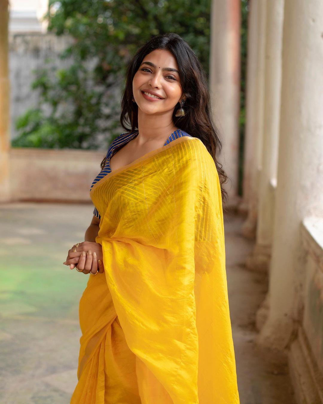 Aishwarya Lekshmi in yellow saree hot photos | Aishwarya Lekshmi looking very glamorous and cute photos