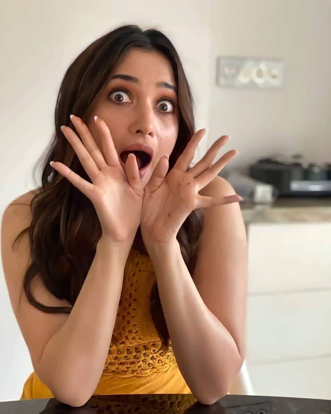 Tamannaah Bhatia very cute expression photos gallery | Tamannaah Bhatia looking very glamorous and sexy photoshoot