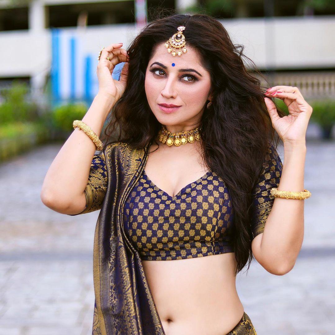Ridheema Tiwari exposing navel hot photos |Ridheema Tiwari beautiful and glamorous pictures