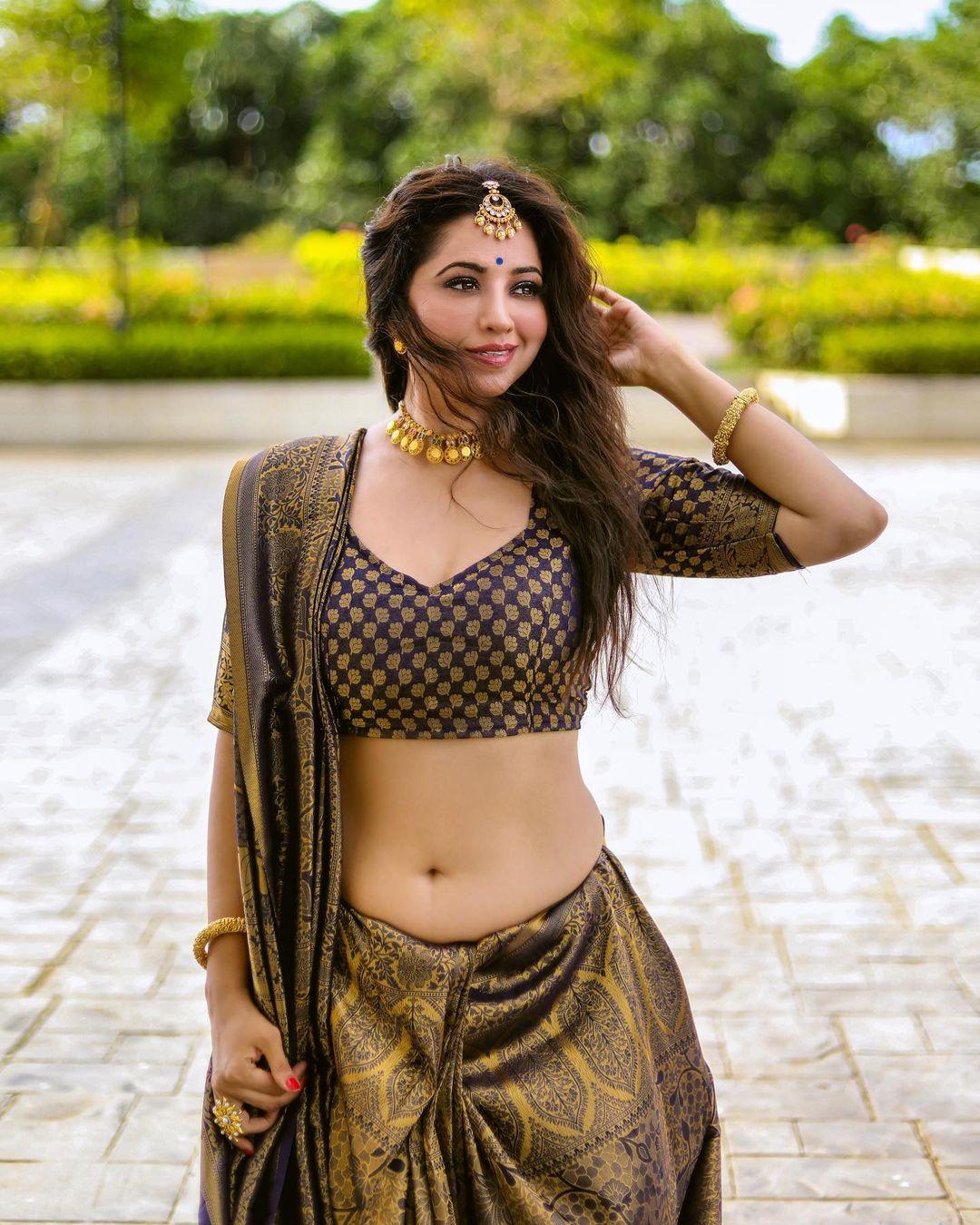 Ridheema Tiwari exposing navel hot photos |Ridheema Tiwari looking very attractive and hot stills