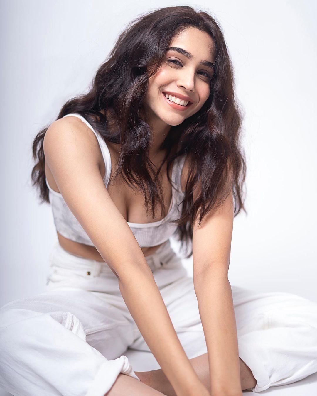 Sharvari Wagh actress latest hot and spicy photos | Sharvari Wagh exposing hot photos gallery