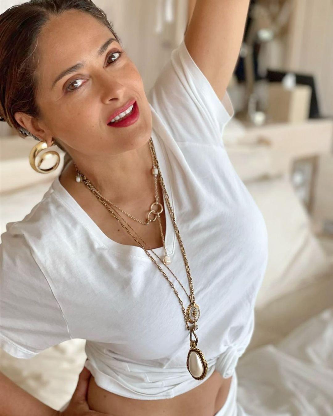 Mexican-American actress Salma Hayek very glamorous photos |Salma Hayek very beautiful and glamorous pictures