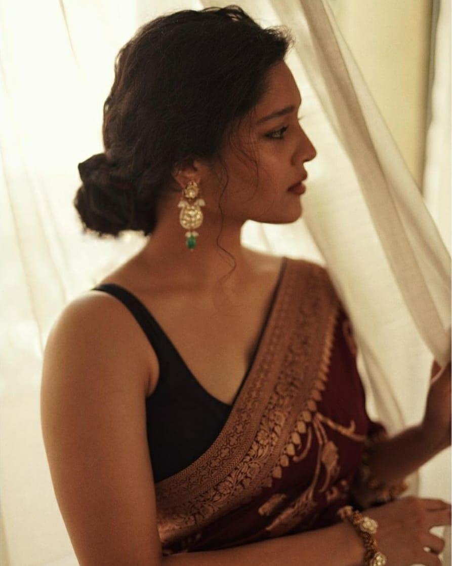 Tamil actress Ritika Singh in saree exposing hot photos | Ritika Singh looking very attractive and hot stills