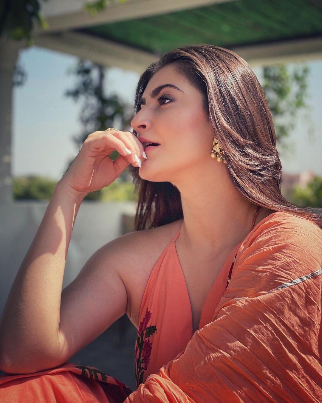 Shivaleeka Oberoi very Glamorous and spicy photos | Shivaleeka Oberoi latest hot and spicy photos