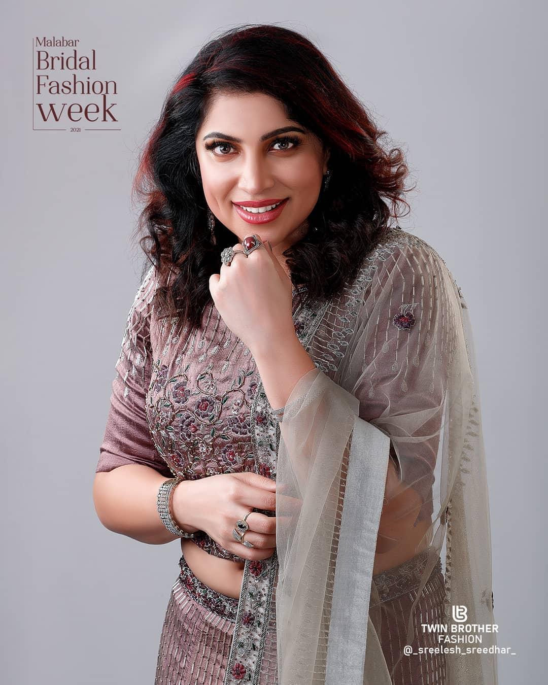Actress Vaigha rose very glamorous and cute photos | Vaigha looking very attractive and sexy photoshoot