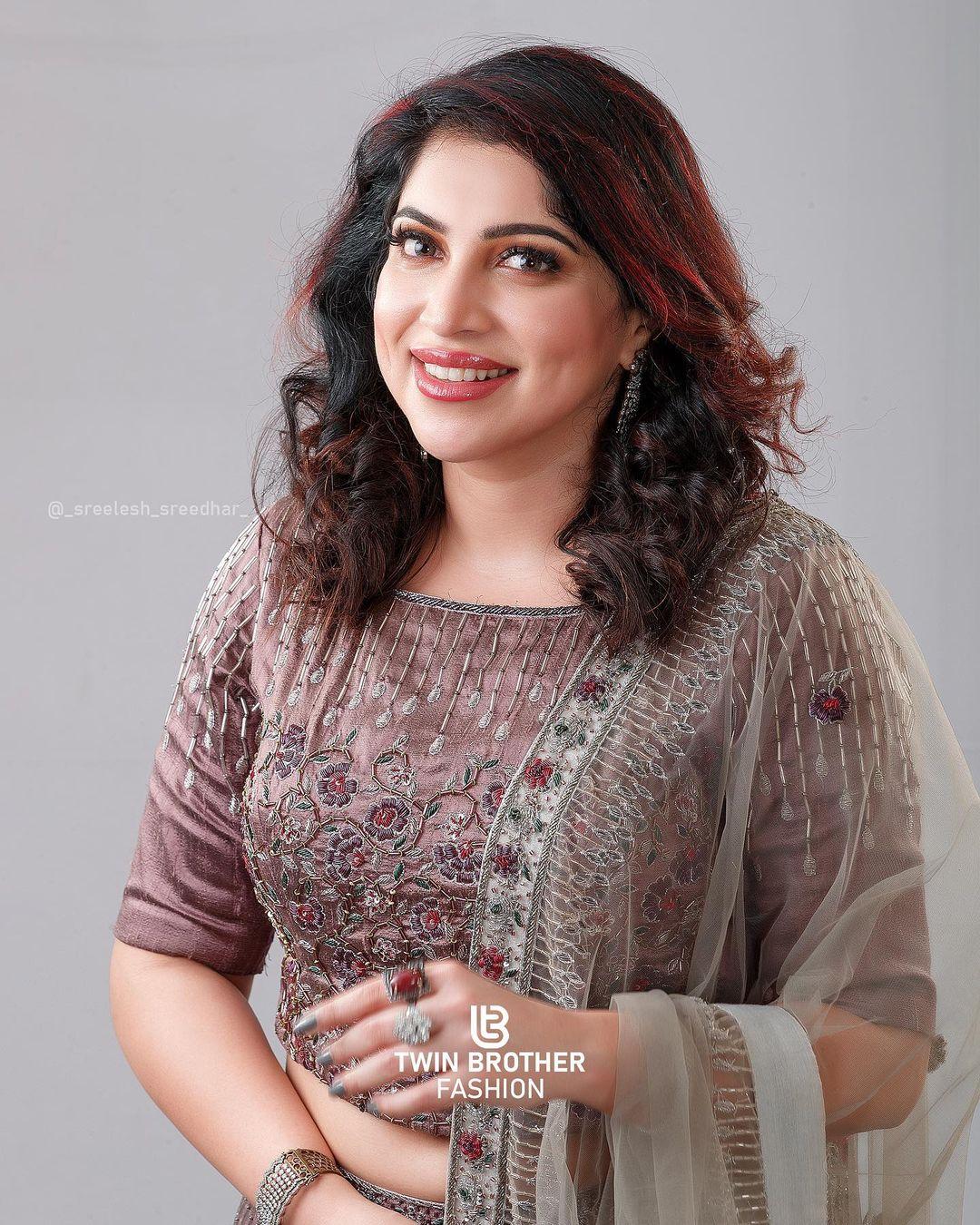 Actress Vaigha rose very glamorous and cute photos | Vaigha very beautiful and glamorous pictures