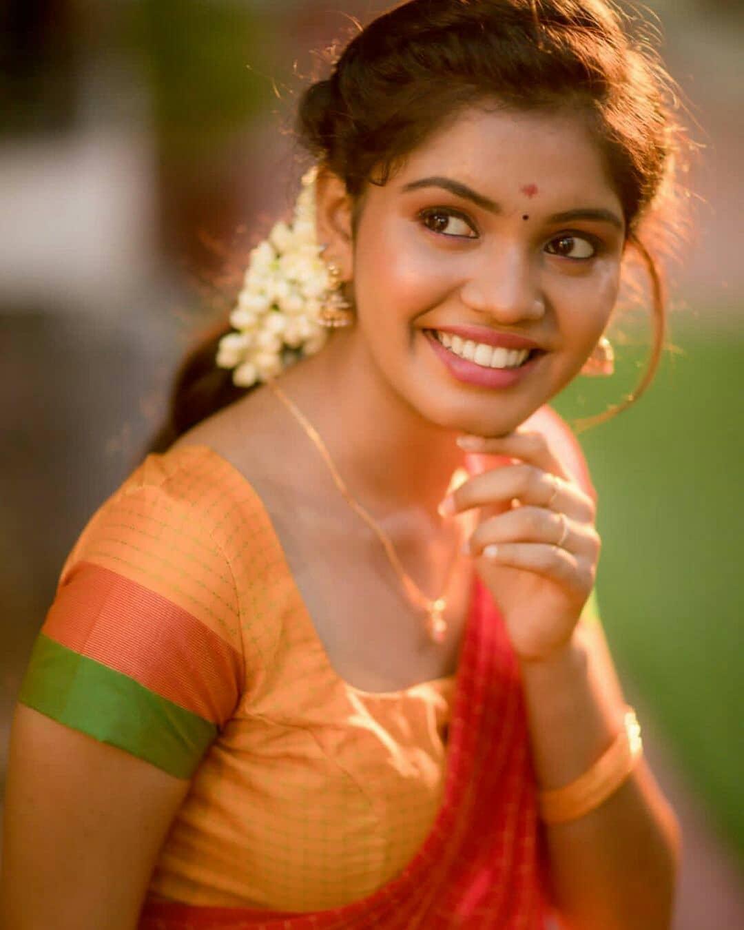 South indian actress Pranika Dhakshu in half saree hot photos |Pranika Dhakshu looking very attractive and cute stills