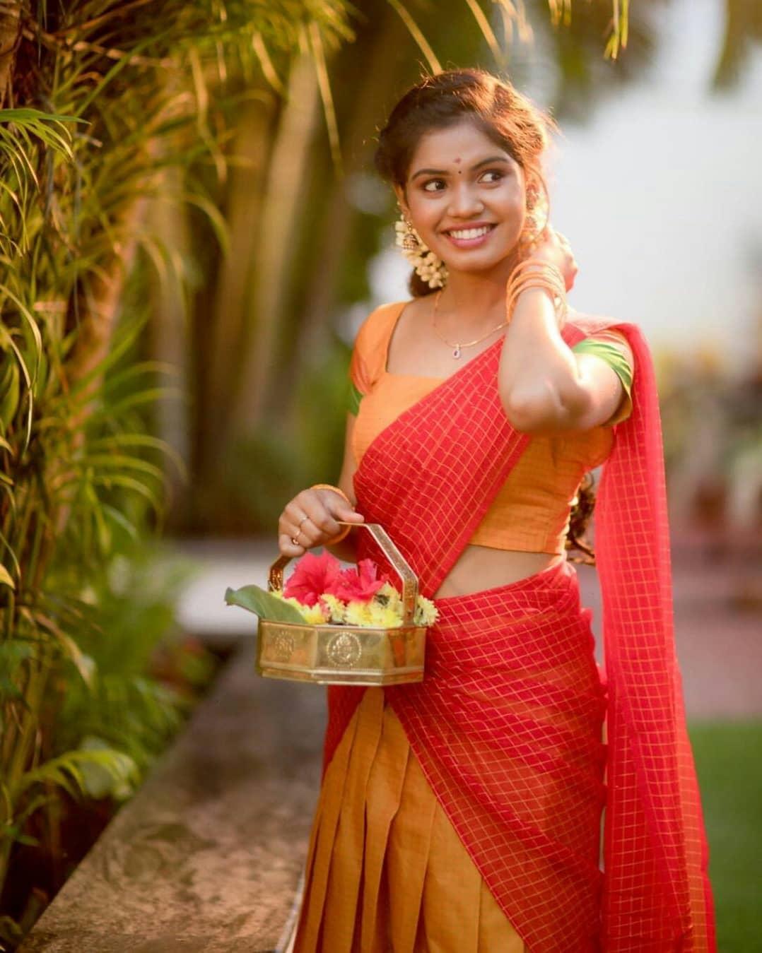 South indian actress Pranika Dhakshu in half saree hot photos |Pranika Dhakshu looking very glamorous and cute photos