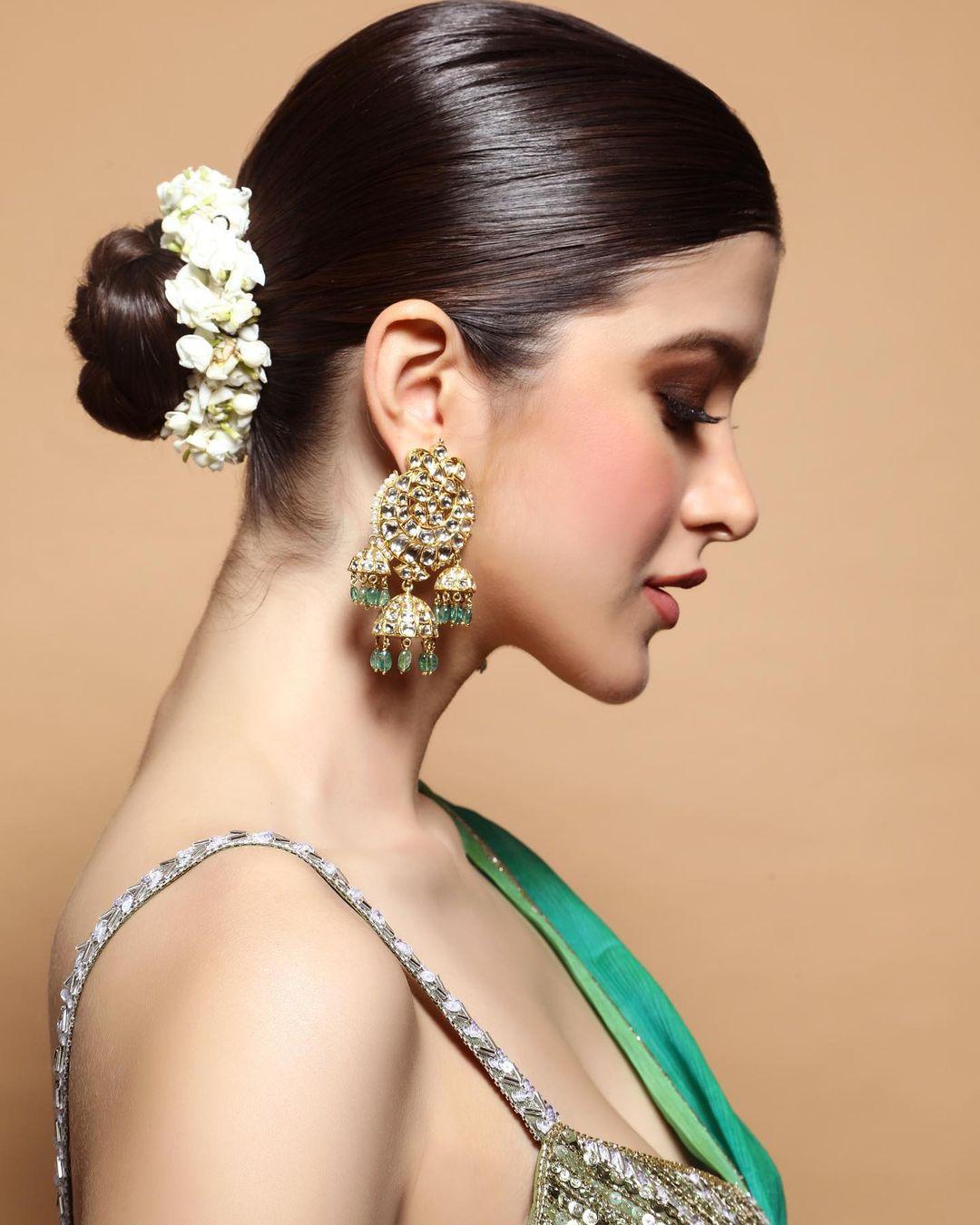 Bollywood actress Shanaya kapoor in Saree hot photos |Shanaya kapoor very glamorous and sexy photoshoot