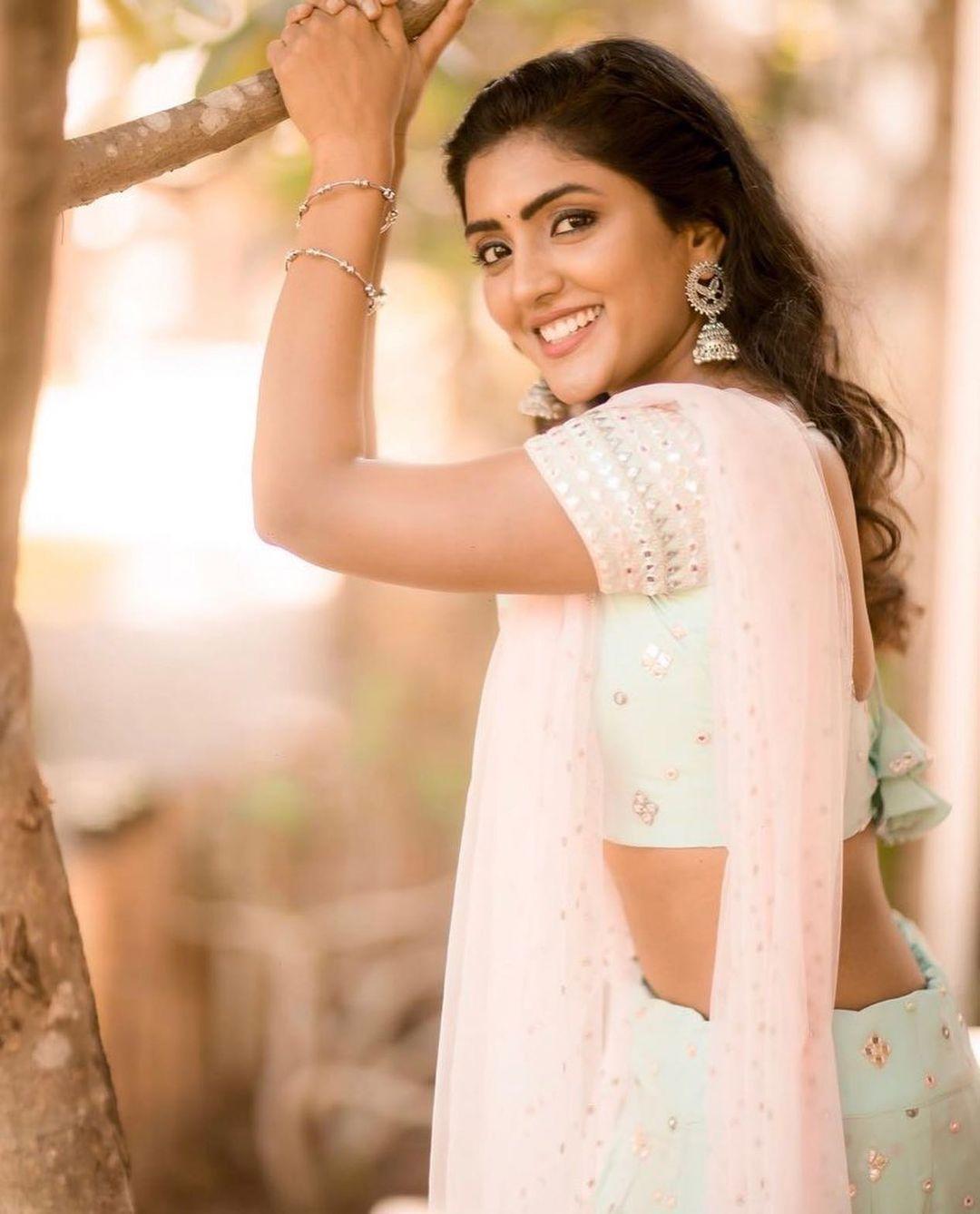 South Indian actress Eesha Rebba in half saree hot photos | latest hot and sexy photoshoot