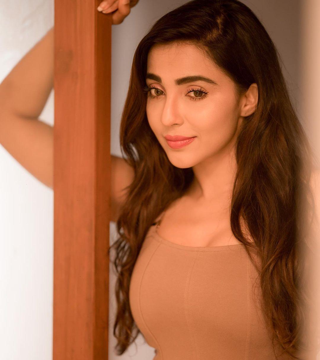 Tamil actress Parvati Nair latest hot and sexy photoshoot | Parvati Nair exposing very hot photos