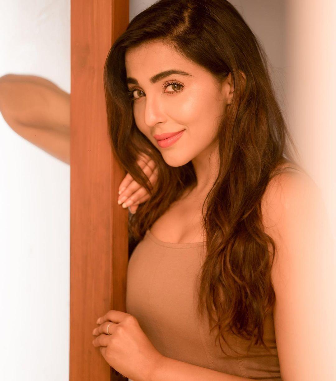 Tamil actress Parvati Nair latest hot and sexy photoshoot | Parvati Nair exposing very hot photos gallery