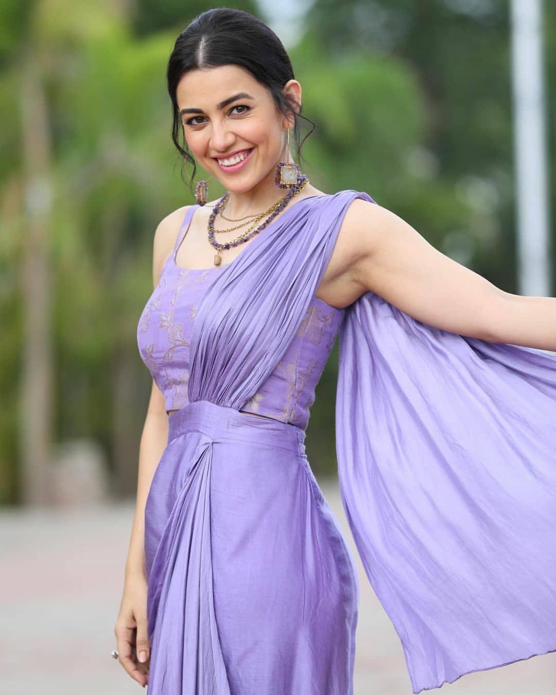 Actress Esha Kansara looking very glamorous and cute photos |Esha Kansara very attractive and sexy photoshoot