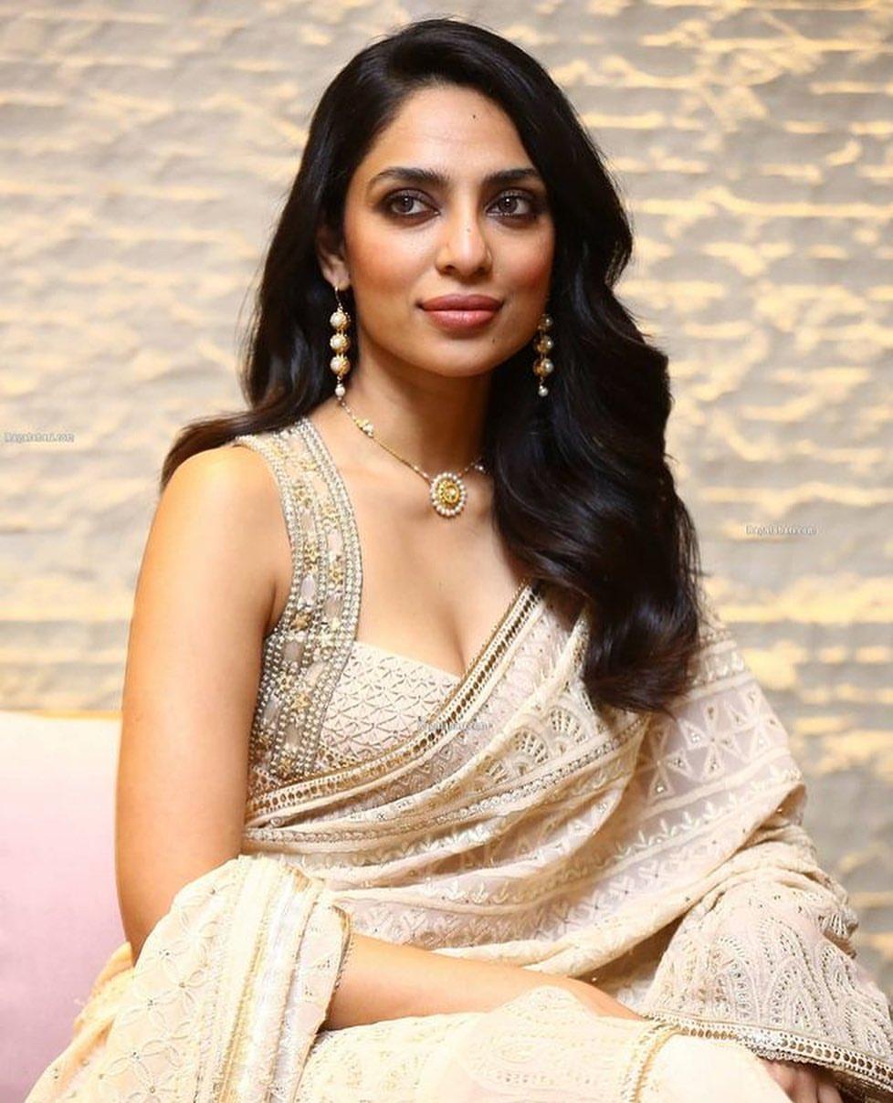 Kurup actress Sobhita Dhulipala saree hot photos | Actress Sobhita Dhulipala latest hot and sexy photoshoot