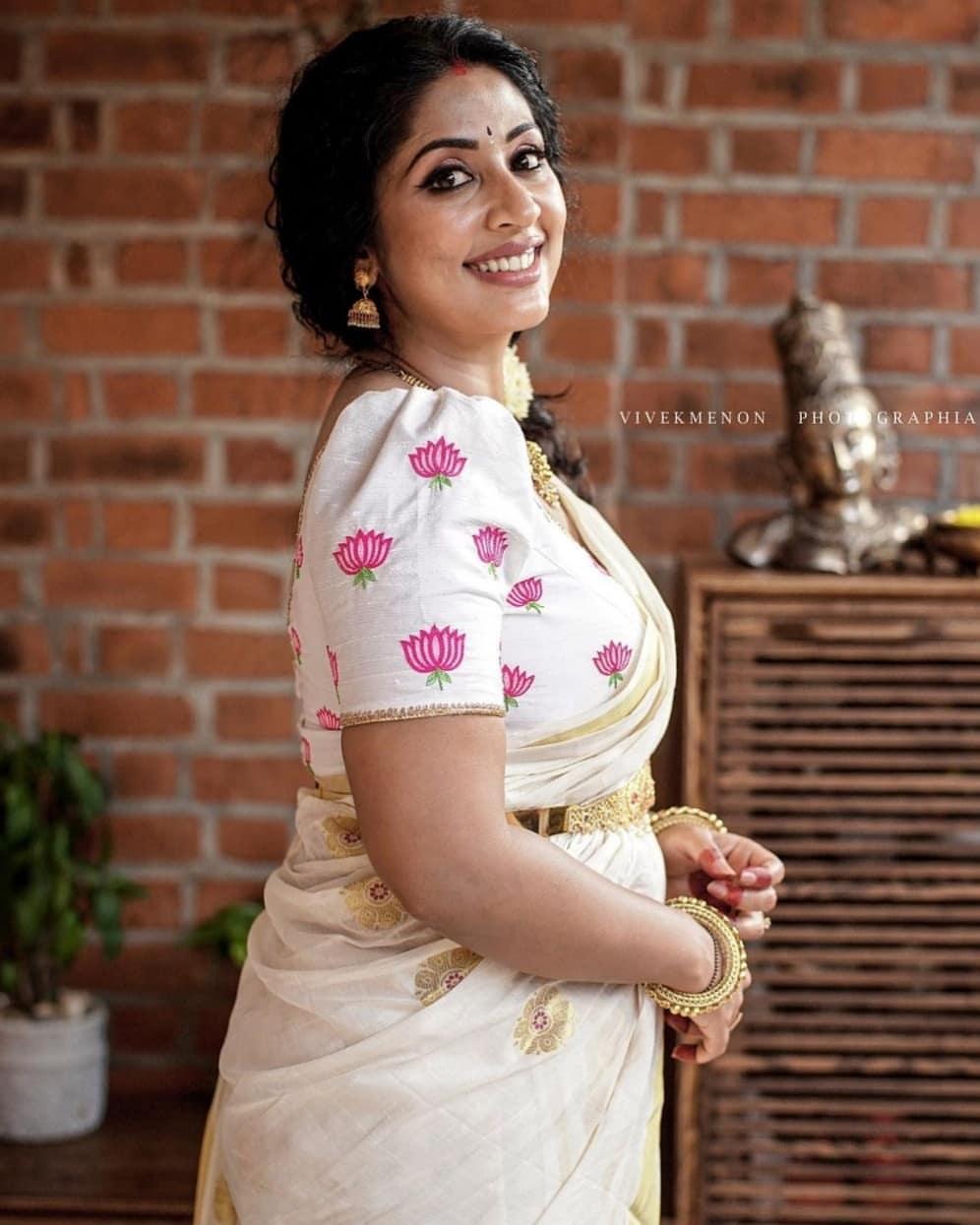Malayalam actress Navya Nair in set saree hot stills | Navya Nair Beautiful and cute stills