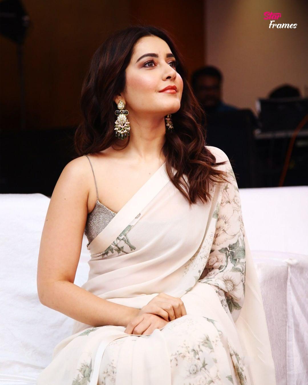 South Indian actress Rashi Khanna in sleeveless blouse hot photos gallery |Rashi Khanna exclusive hot and spicy stills
