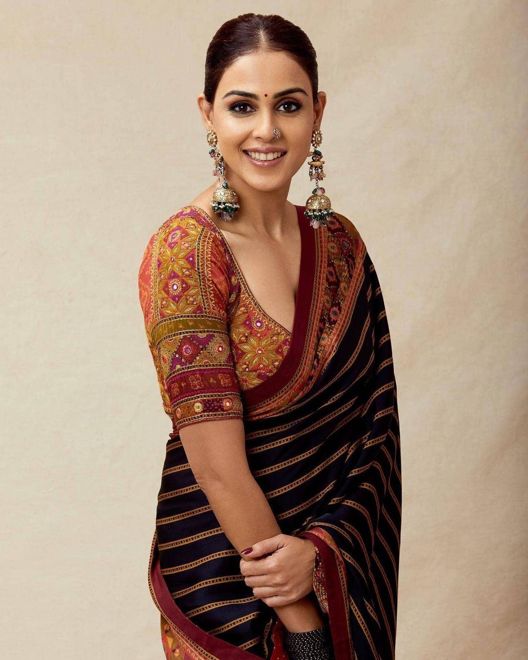 Genelia D'Souza in saree exposing hot photos | Genelia D'Souza very beautiful and cute photos