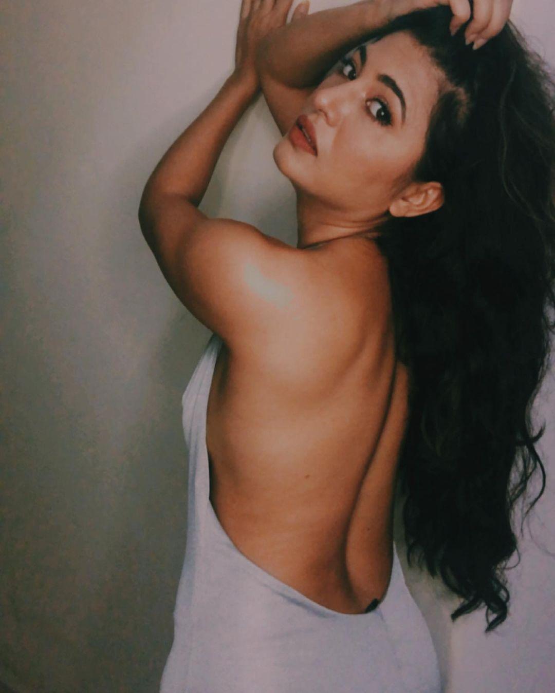 Bollywood actress Poonam Rajput exposing cleavage hot photos | Poonam Rajput exposing very hot and spicy stills