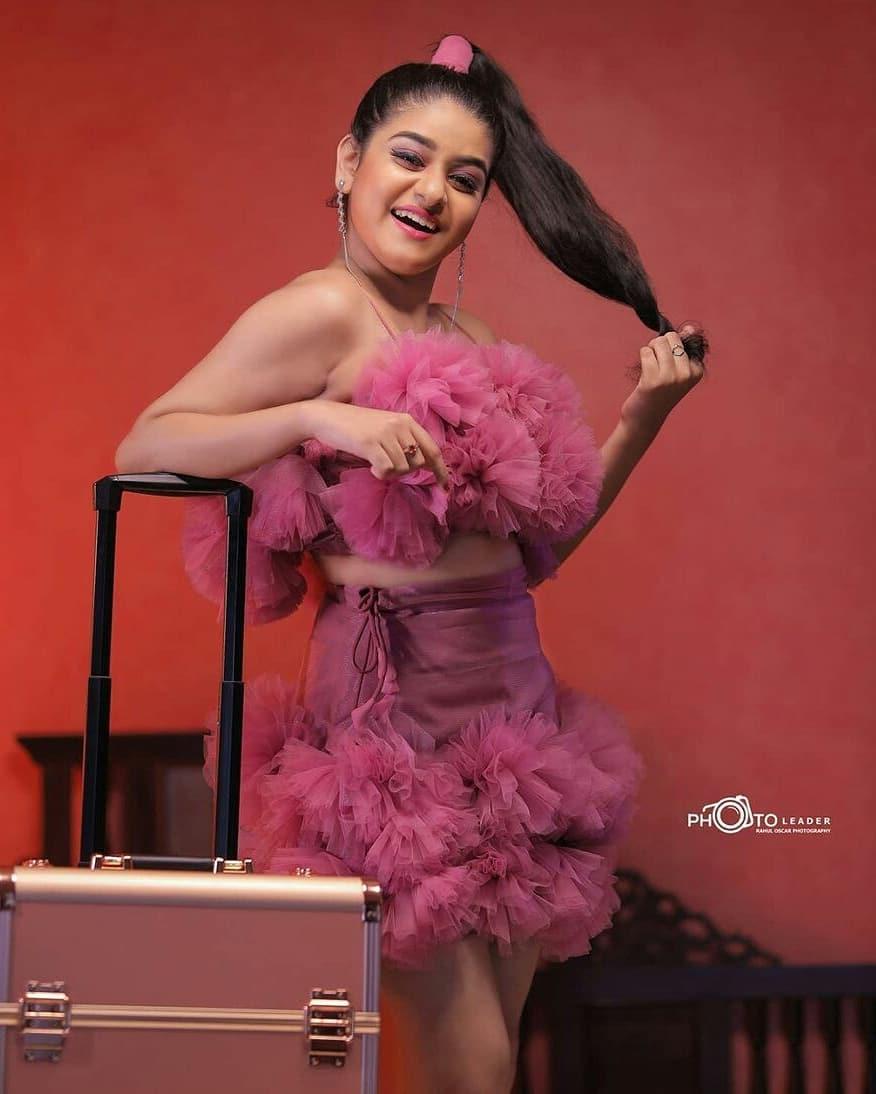 Malayalam Actress Saniya babu very glamorous and cute stills |Saniya babu exposing hot and spicy stills