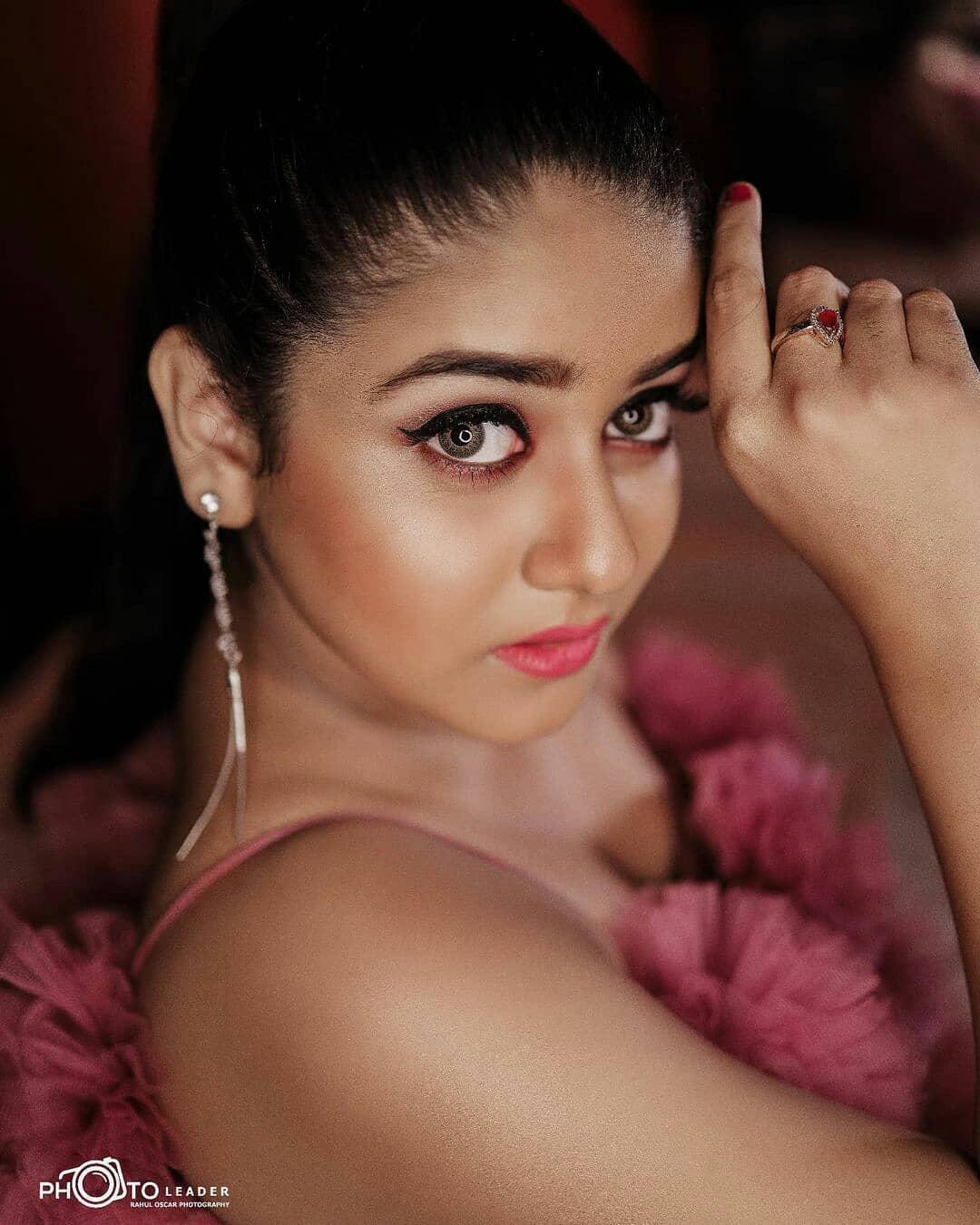 Malayalam Actress Saniya babu very glamorous and cute stills |Saniya babu very beautiful and glamorous pictures