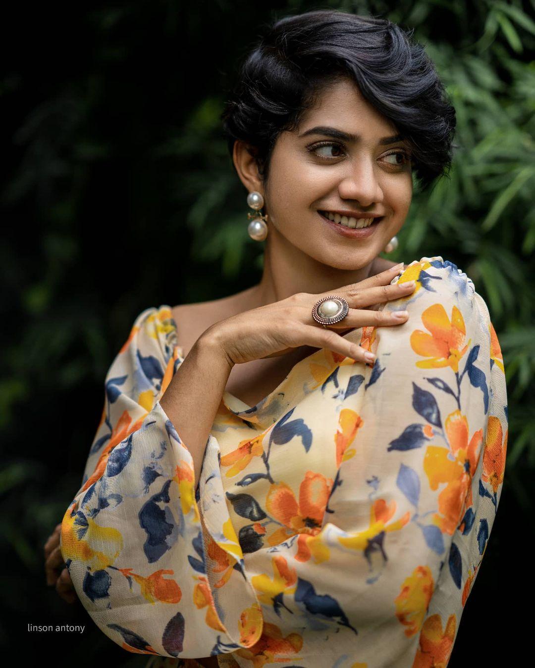 South Indian actress Anarkali Marikar looking very beautiful photo gallery |Anarkali Marikar very attractive and hot stills
