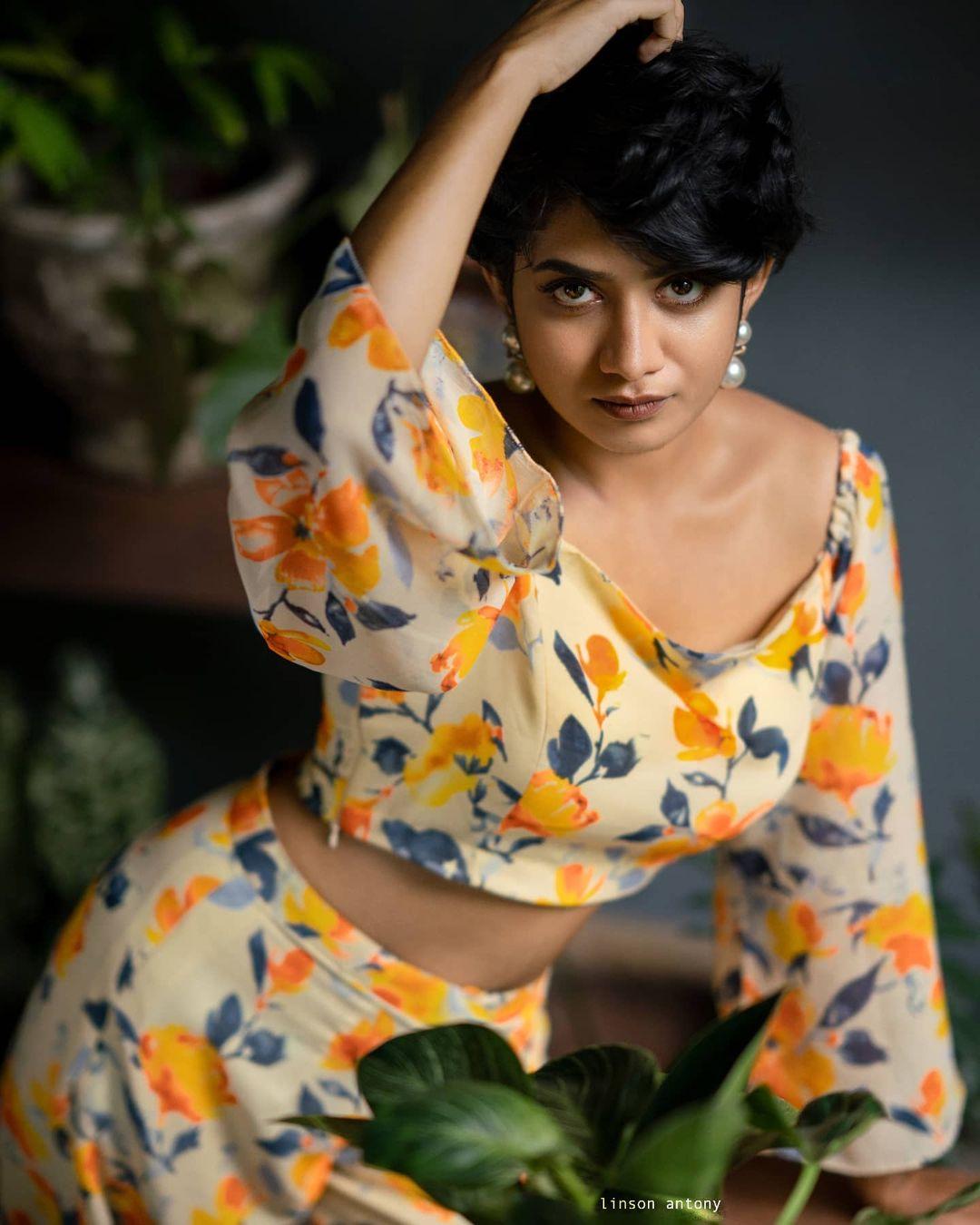 South Indian actress Anarkali Marikar looking very beautiful photo gallery |Anarkali Marikar very beautiful and sexy photoshoot