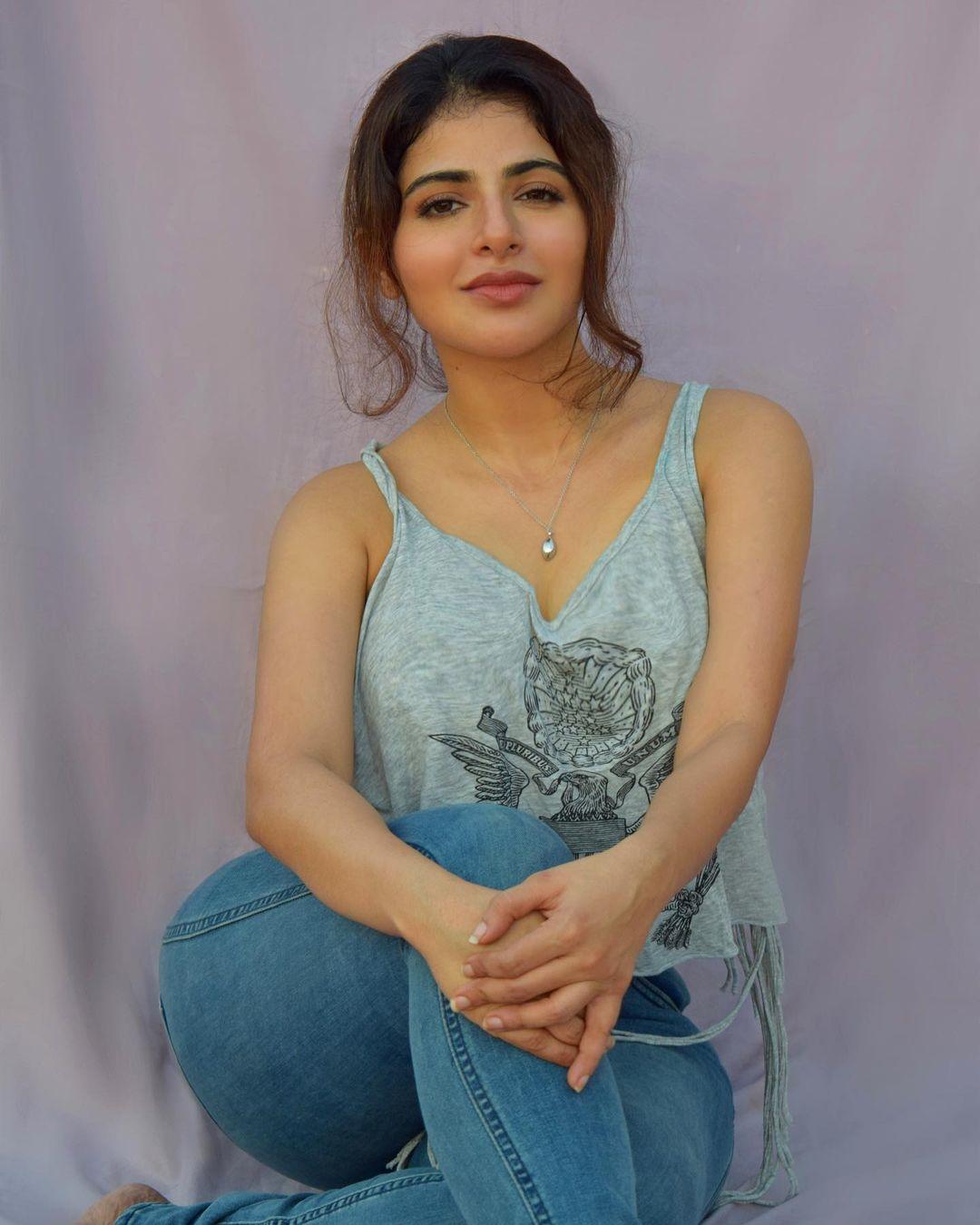 South indian actress iswarya menon exposing hot and spicy stills | iswarya menon exposing hot and sexy photoshoot