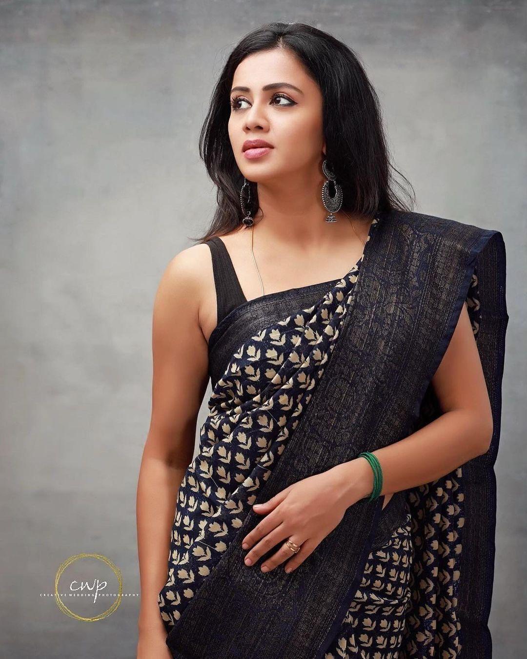 Tamil model Anjana Rangan in sleeveless blouse and Saree hot photos | Anjana Rangan exclusive hot and sexy photoshoot