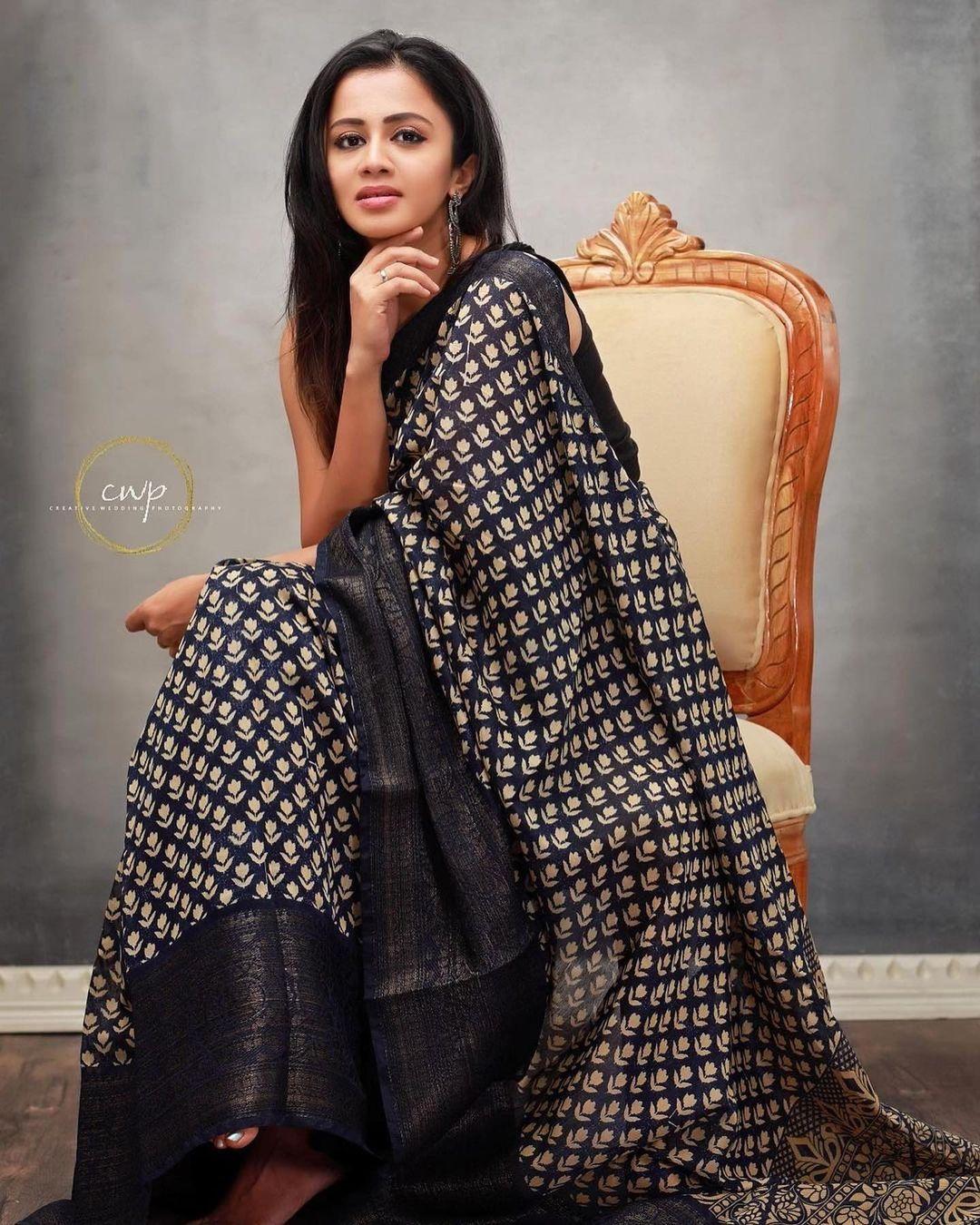 Tamil model Anjana Rangan in sleeveless blouse and Saree hot photos | Anjana Rangan exposing hot and sexy photoshoot