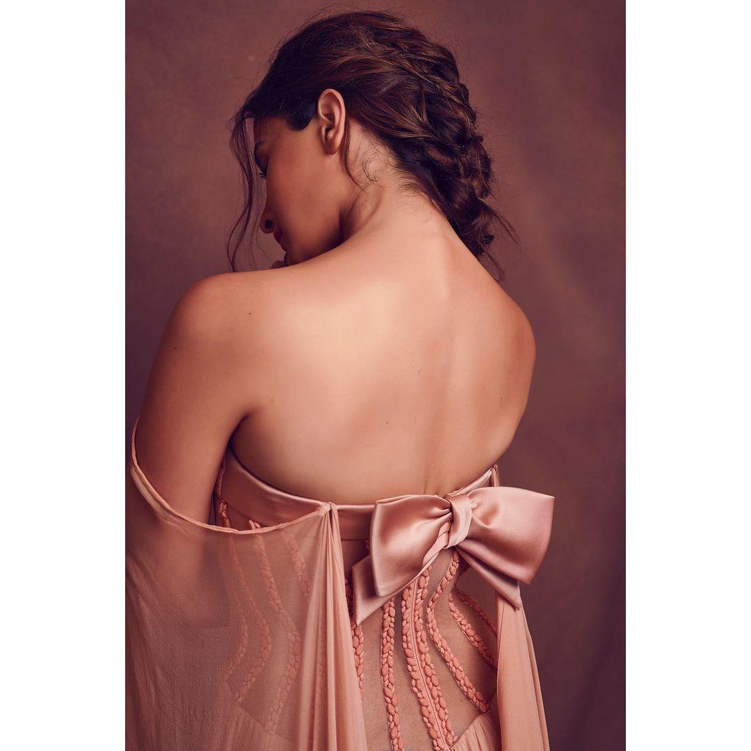 Bollywood actress Alia Bhatt exclusive hot photos |Alia Bhatt looking very attractive hot photos gallery