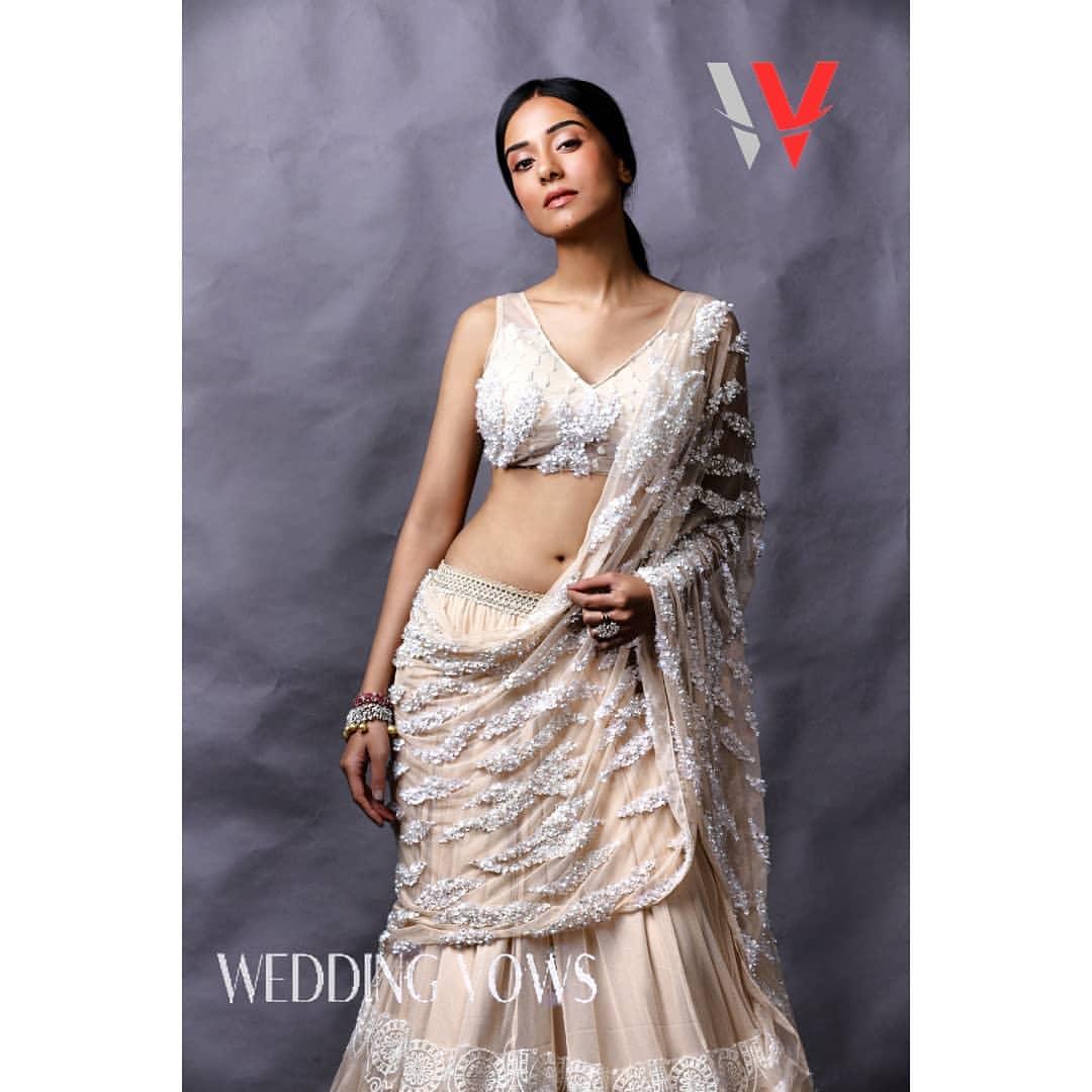 Bollywood actress Amrita Rao looking very glamorous photos |Amrita Rao latest hot and spicy stills