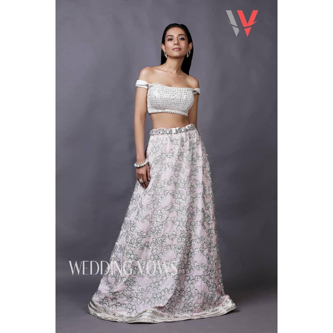Bollywood actress Amrita Rao looking very glamorous photos |Amrita Rao very attractive and sexy photoshoot