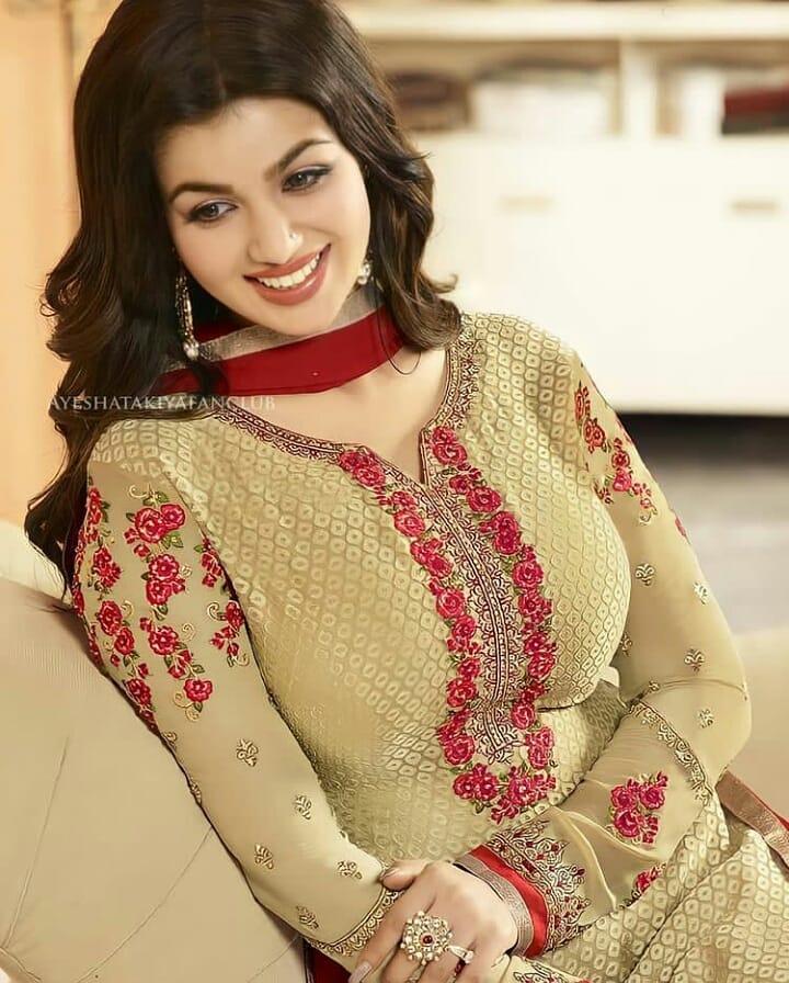 Bollywood actress Ayesha Takia exclusive hot photos gallery | Ayesha Takia latest hot and spicy photos