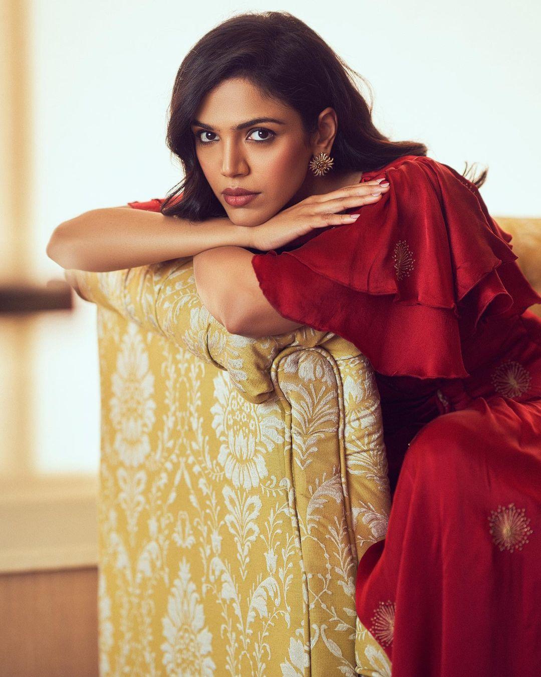 Bollywood actress Shriya Pilgaonkar looking very beautiful and cute photos |Shriya Pilgaonkar exposing very hot and spicy stills