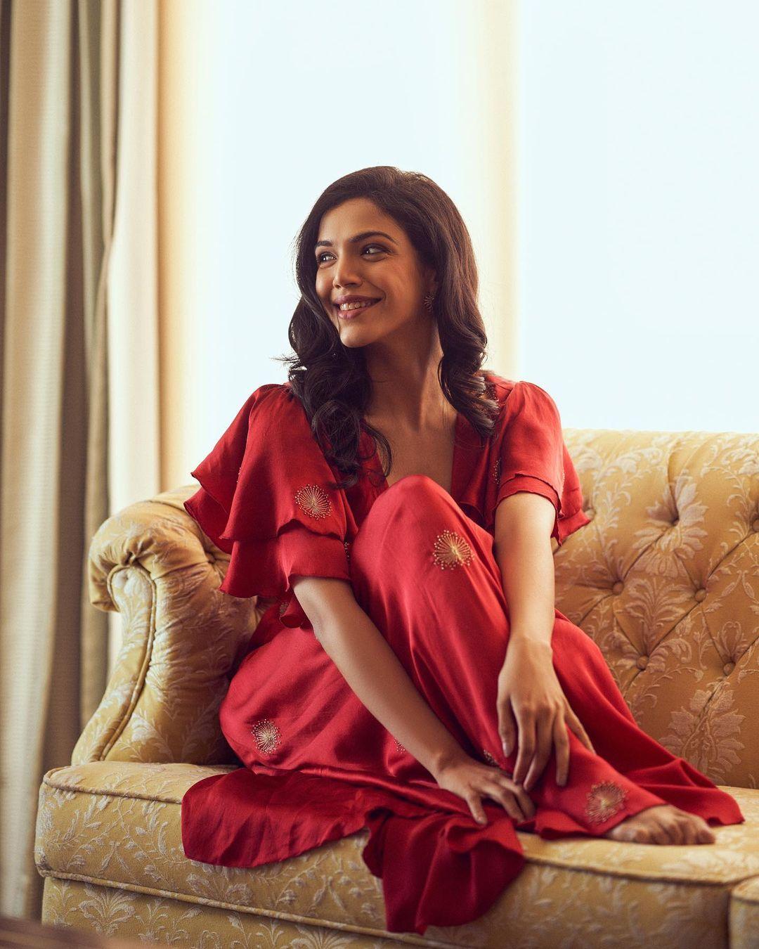 Bollywood actress Shriya Pilgaonkar looking very beautiful and cute photos |Shriya Pilgaonkar looking very beautiful and glamorous photos