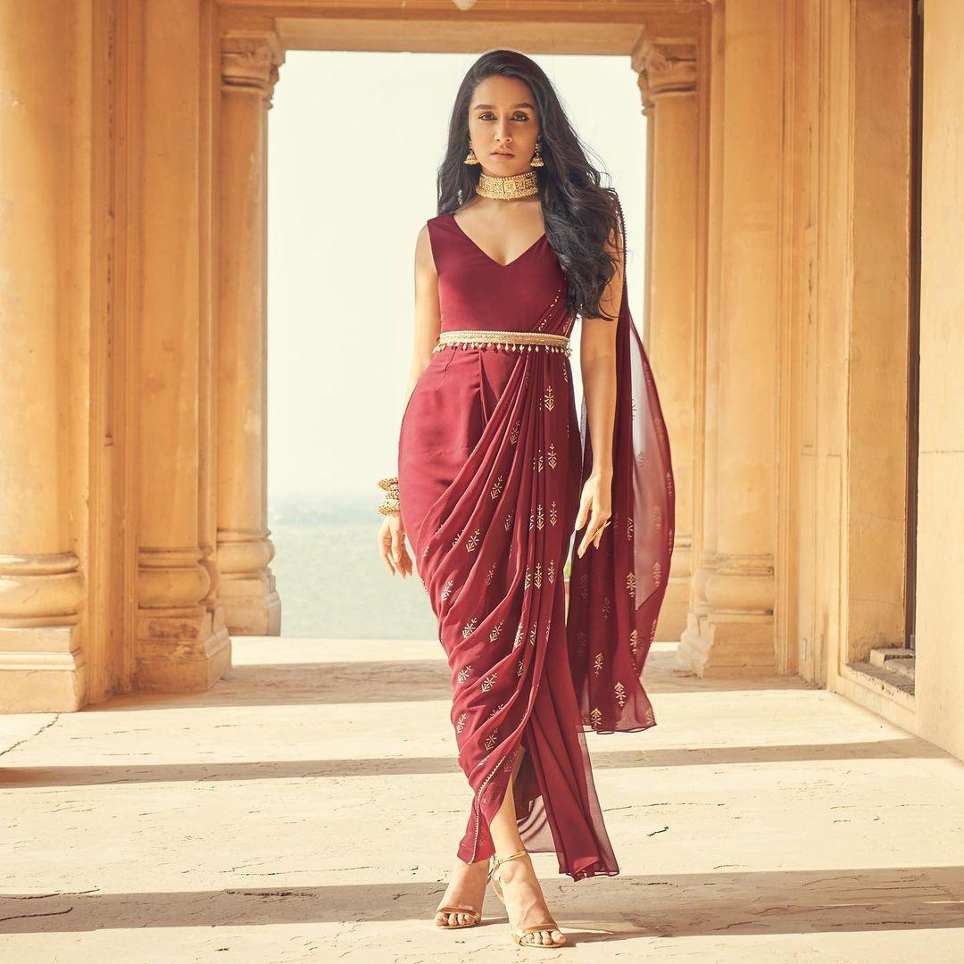 Bollywood beautiful and sexy actress Shraddha Kapoor hot photos|Shraddha Kapoor exposing hot and spicy stills