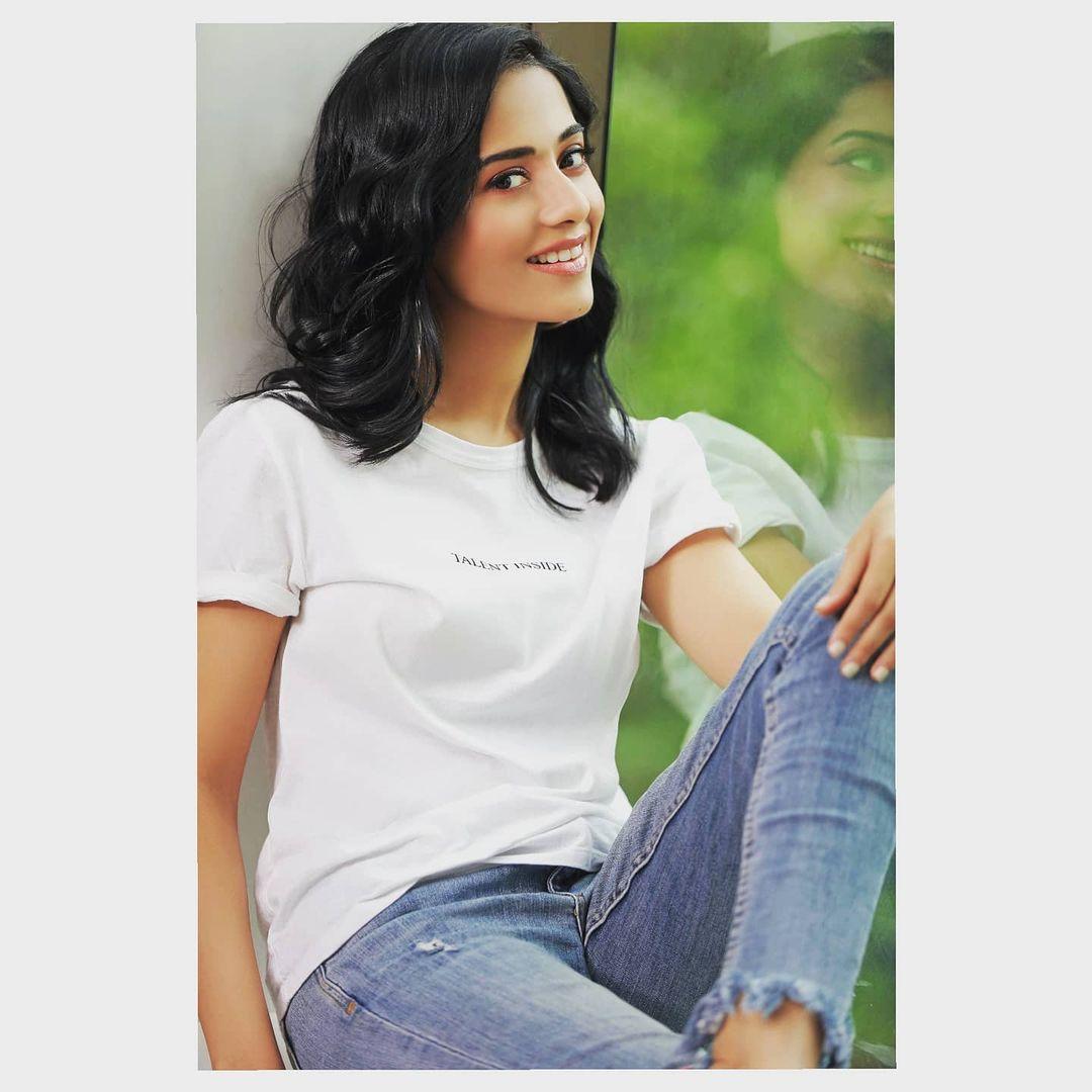 Glamorous Bollywood actress Amrita Rao latest hot photos |Amrita Rao beautiful and glamorous pictures