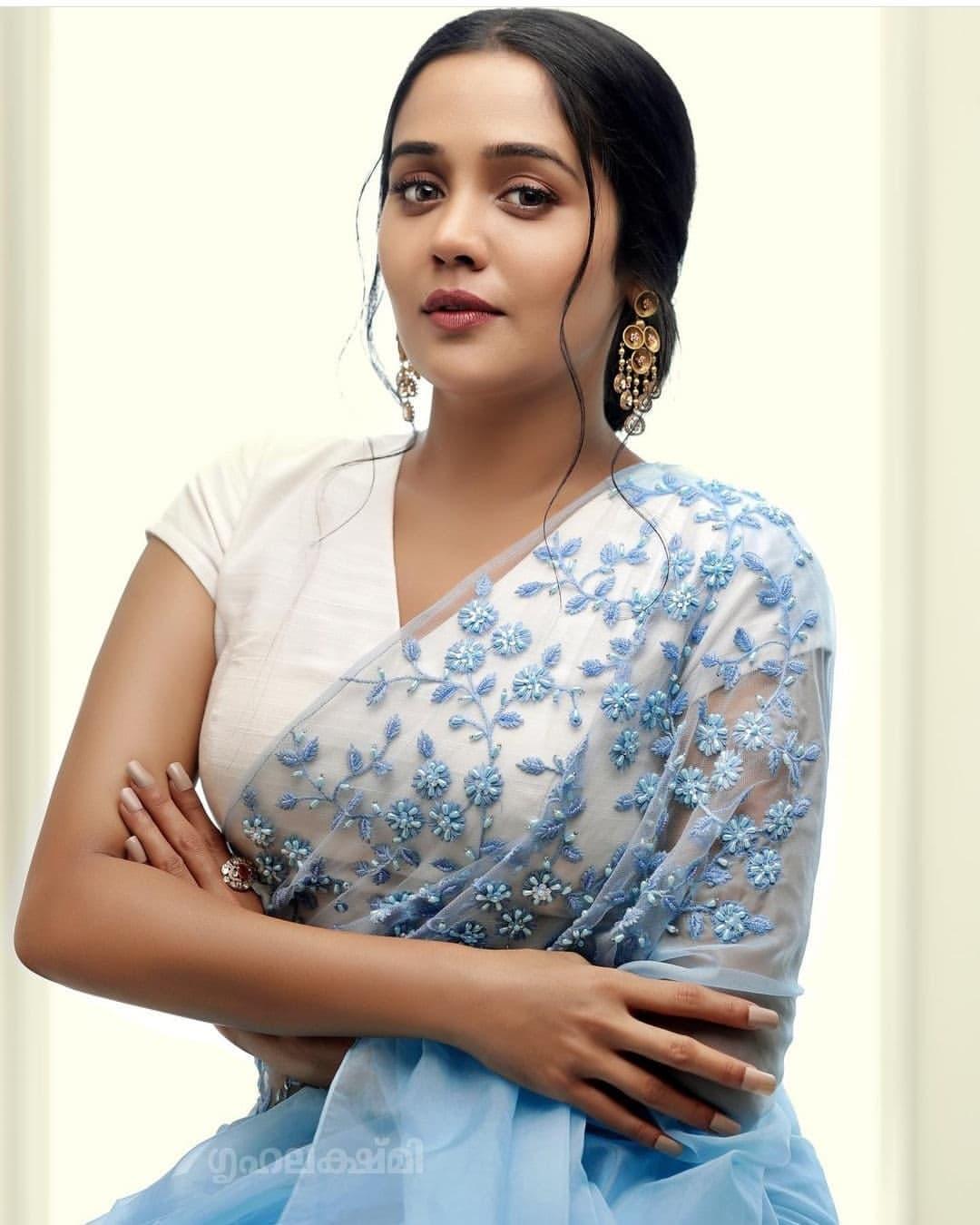 Malayalam actress Ananya in saree hot and sexy photoshoot | Ananya exposing hot photos gallery