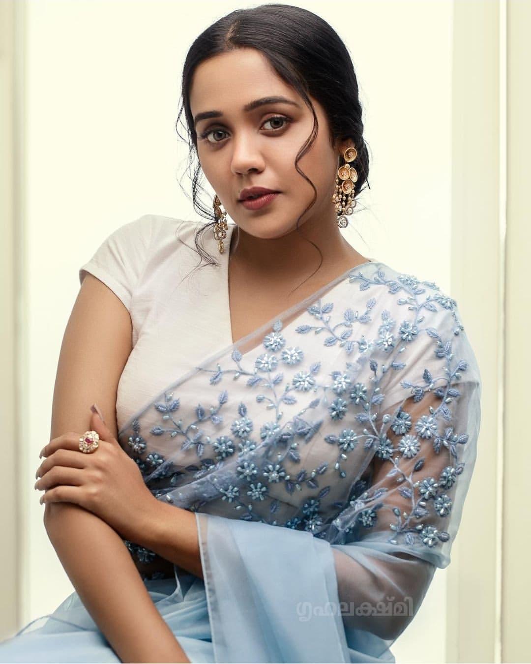 Malayalam actress Ananya in saree hot and sexy photoshoot | Ananya latest hot and sexy photoshoot