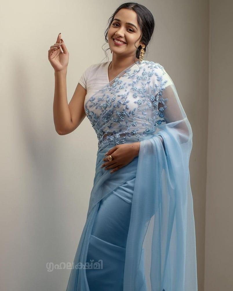 Malayalam actress Ananya in saree hot and sexy photoshoot | Ananya looking very glamorous photos gallery