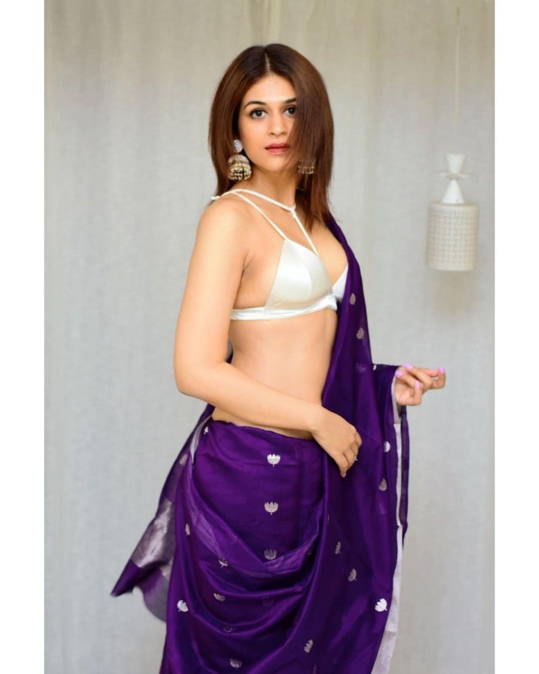 Actress Shraddha Das wearing white bra only hot photos |Shraddha Das exclusive very beautiful and glamorous pictures